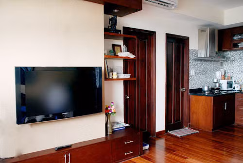 Ca sỹ - nhạc sỹ Duy Mạnh. Trước khi chuyển đến căn hộ chung cư 4 tỷ thì Duy Mạnh có cuộc sống khá bình dị trong một ngôi nhà bình thường. Nhà nằm ngay con kênh ở quận 3 trong cao ốc Acted.