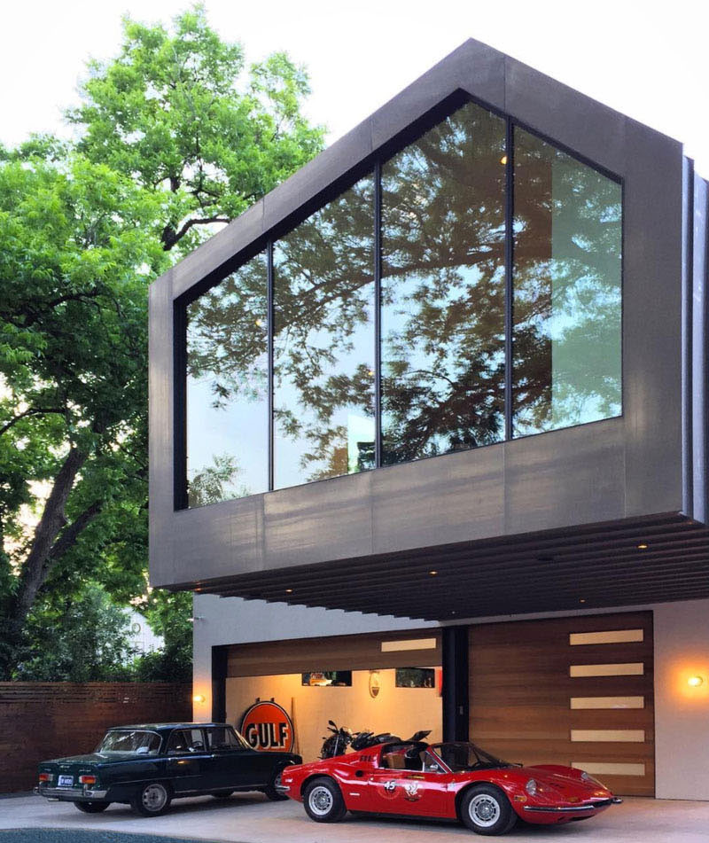 Ngôi nhà gây ấn tượng ngay từ thiết kế bên ngoài.