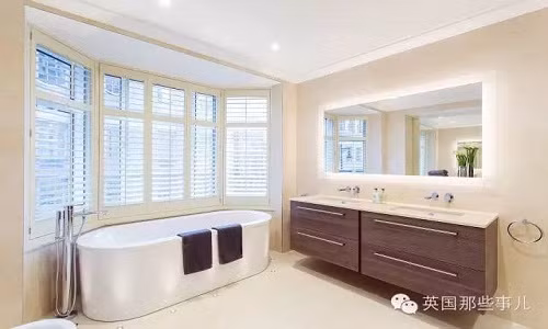 Nó được xây dựng căn cứ theo nhu cầu của phụ huynh sinh viên, có người canh gác và theo dõi an ninh 24/24.