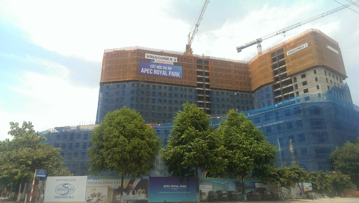 Royal Park gồm tổ hợp 2 tòa nhà là Tòa Diamond (6 tầng) và Tòa Ruby (18 tầng). Chủ đầu tư xây dựng 671 căn, (trong đó có 622 căn hộ, 26 căn penthouse, 23 căn shophouse). Ảnh: Vietnam biz.