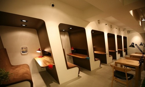  Quán cà phê sách tại Hàn Quốc. Quán cà phê sách tại Hàn Quốc là một địa điểm lý tưởng để có không gian học tập riêng vào bất cứ thời điểm nào trong ngày. Các phòng nhỏ được thiết kế tách biệt nhau, bạn sẽ được sở hữu một không gian của riêng mình hoặc cho nhóm học tập.