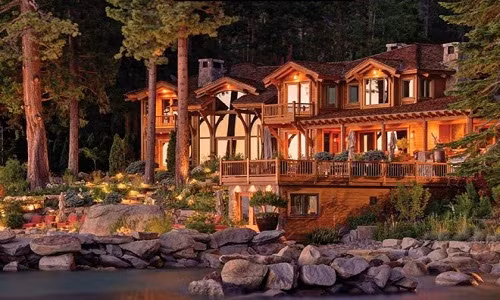 Biệt thự Ellison, Mỹ. Chủ nhân của biệt thự là tỷ phú Larry Ellison - người đồng sáng lập Oracle và là người giàu thứ 5 thế giới (tài sản 49,3 tỉ USD).