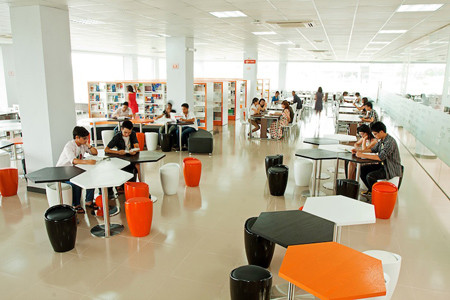 Đây cũng là một trong những môi trường có cơ sở vật chất hàng đầu Việt Nam. Giáo viên rất nhiệt tình với sinh viên, tài liệu học tập tốt và cập nhật 100% tiếng anh.