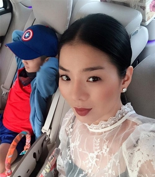 Riêng phí ghi danh cho học sinh mới nhập học là 25 triệu đồng. Con trai Lệ Quyên đang học lớp 5 tuổi tại đây sẽ có mức học phí 350 triệu đồng/năm.