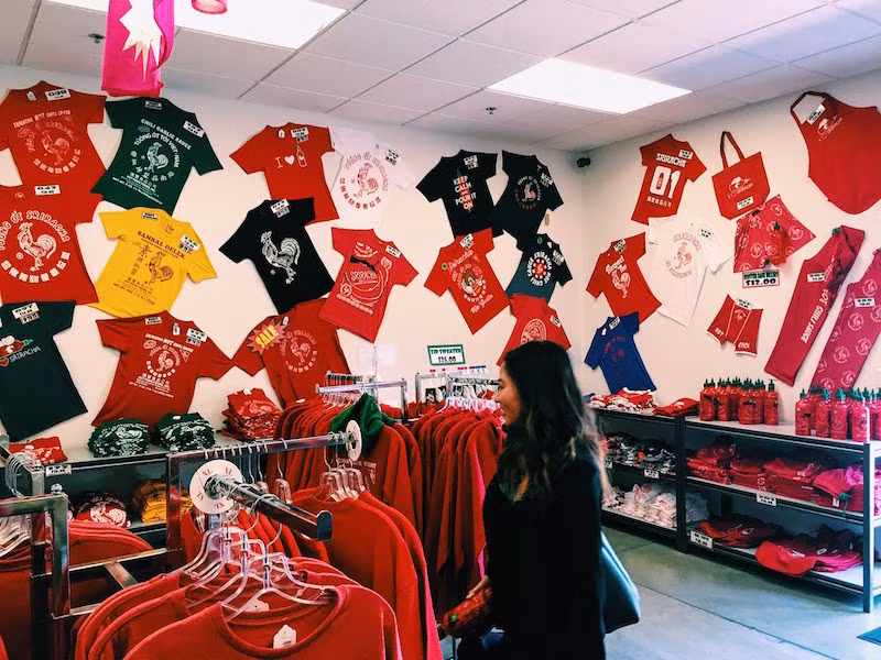 Nhà máy sản xuất tương ớt Sriracha đã được xếp vào danh sách tour du lịch qua các nhà máy của Mỹ năm 2015.