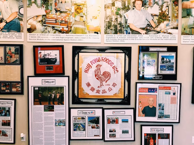 Dù cho tương ớt Sriracha này đang nổi như cồn trên đất Mỹ và khắp 5 châu nhưng giá bán buôn của nó vẫn giữ nguyên từ những năm 1980.