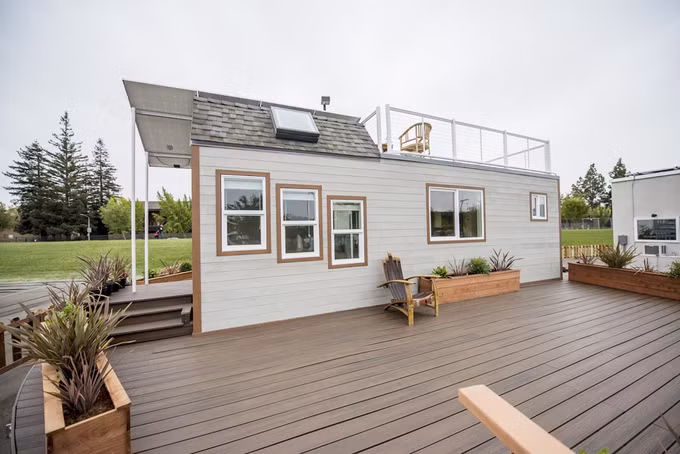 Gỗ là vật liệu chủ yếu, tạo sự mộc mạc và thân thiện với môi trường.