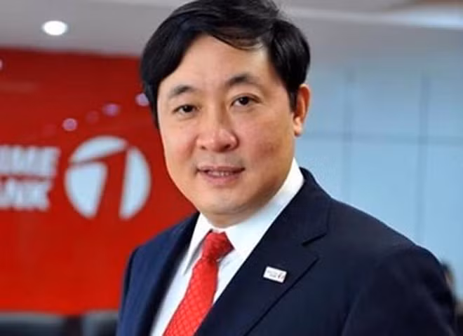 Chủ tịch Maritime Bank bị đồn tham ô. Vài ngày gần đây, ông Trần Anh Tuấn, Chủ tịch HĐQT Maritime Bank dính tin đồn thất thiệt rằng cấu kết với lãnh đạo của công ty địa ốc Việt Hân, ông Đinh Trường Chinh để bỏ túi 30.000 tỷ đồng. Từ tin đồn này, các khách hàng của ngân hàng vô cùng hoang mang, lo lắng.