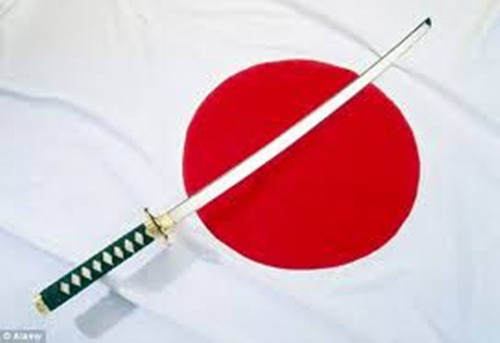 Kiếm samurai. Một người đàn ông đã gặp phải nhiều rắc rối khi cố gắng mang một thanh kiếm qua cổng sân bay ở Boston, Mỹ.