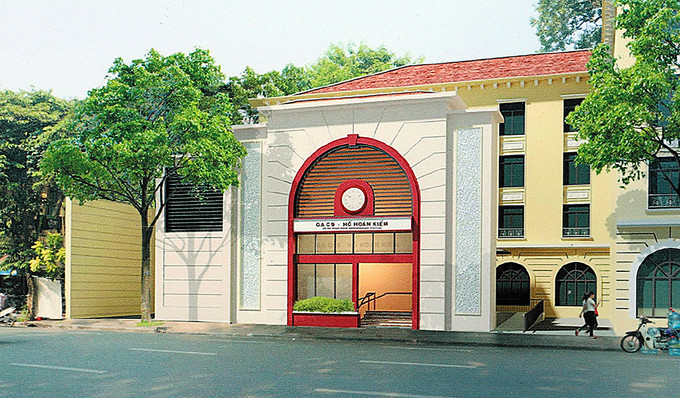 Ga có 4 cửa lên xuống. Cửa số 1 của ga ngầm cạnh Hồ Gươm được bố trí cùng cụm công trình phụ trợ trong khuôn viên Tổng công ty Điện lực Hà Nội. Ảnh; Ban Quản lý đường sắt Hà Nội.