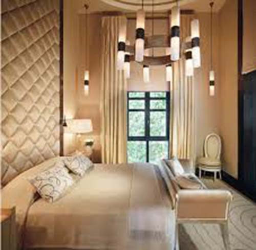 Những năm 1940. Tông màu bạc là chủ đạo màu sắc phòng ngủ ở thời đại này. Hãy sử dụng giấy dán tường đơn giản hoặc họa tiết in hoa đơn giản.