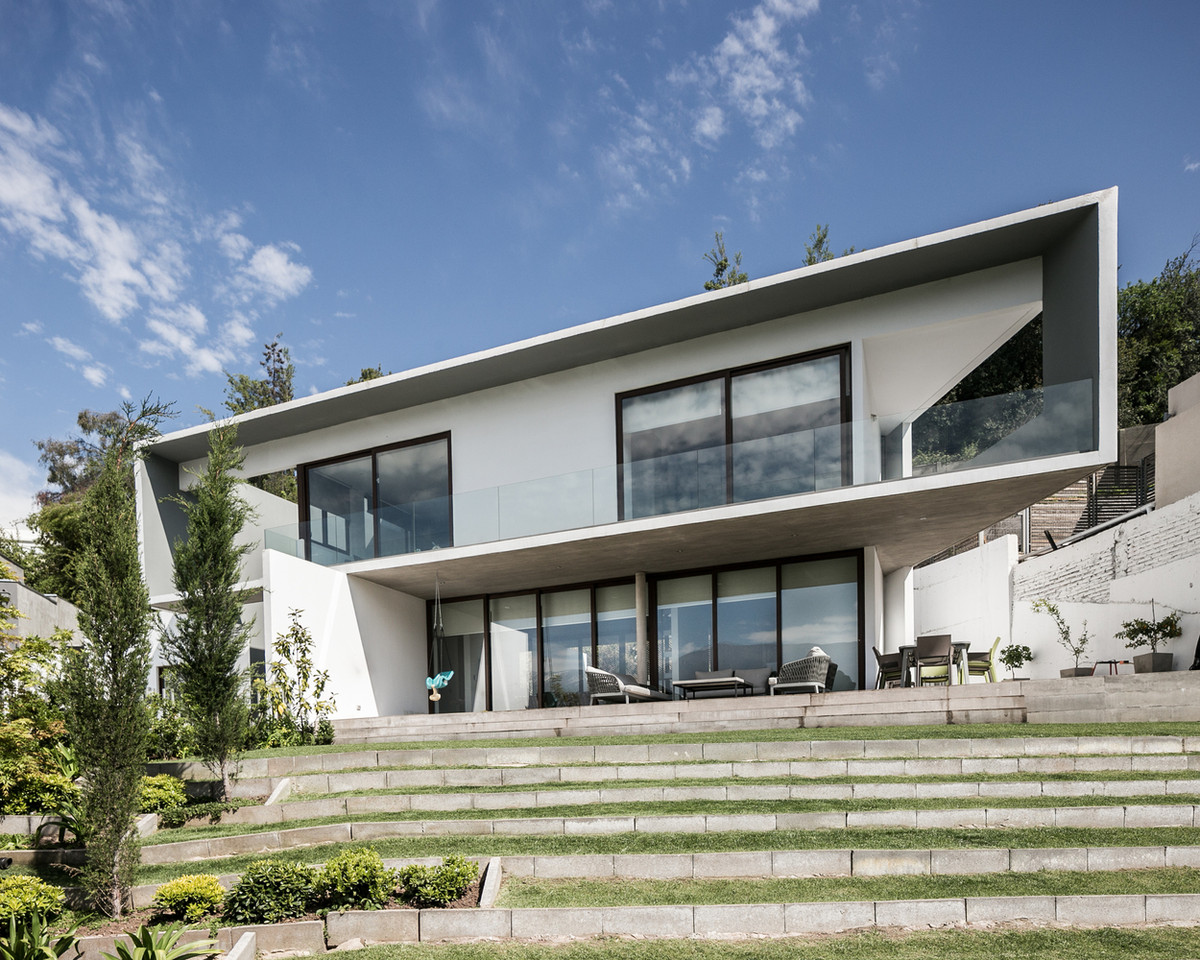 Biet thu trang tu trong ra ngoai co cau thang phu co sieu “chat”-Hinh-3