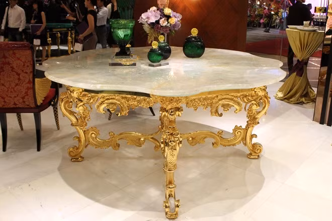 Chiếc bàn đá quý giá 8 tỷ đồng đã được một đại gia khét tiếng Sài Thành đặt mua.