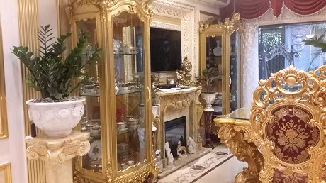 Hình ảnh nội thất dát vàng 24k bên trong căn biệt thự của một đại gia Hà thành kín tiếng khiến mọi người choáng ngợp.