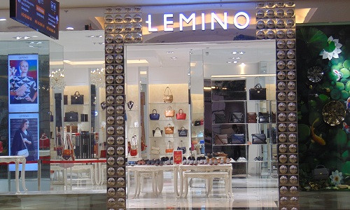 Thương hiệu Lemino cũng thực hiện chương trình sale 50% cho một số sản phẩm túi xách và giày dép để chào đón bộ sưu tập hè 2016. 