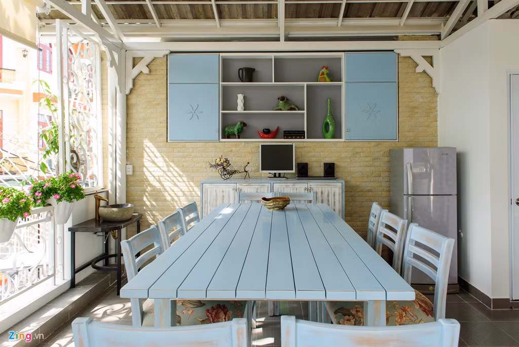 Một phòng ăn được thiết kế trên sân thượng. Ảnh: Zing.
