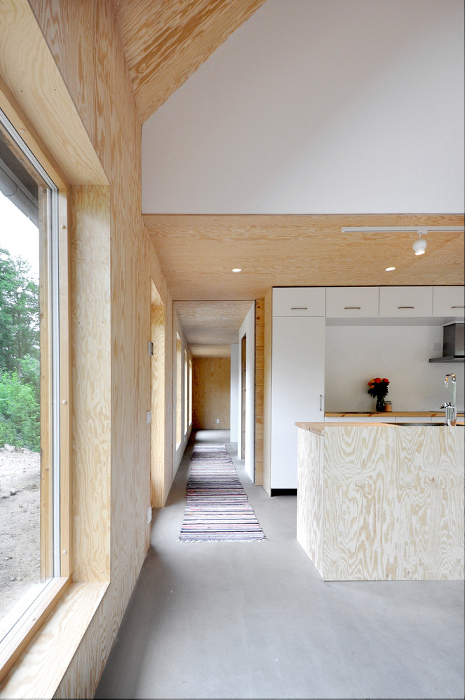 Với diện tích lớn, ngôi nhà không thiếu không gian để các thành viên vui chơi, làm việc, tụ tập bạn bè hay thậm chí là trồng trọt, canh tác.