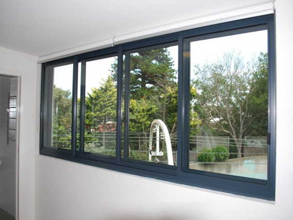 Một mẫu cửa sổ trượt có thiết kế đơn giản khác bạn có thể tham khảo. Ảnh: Xingfacaocap.