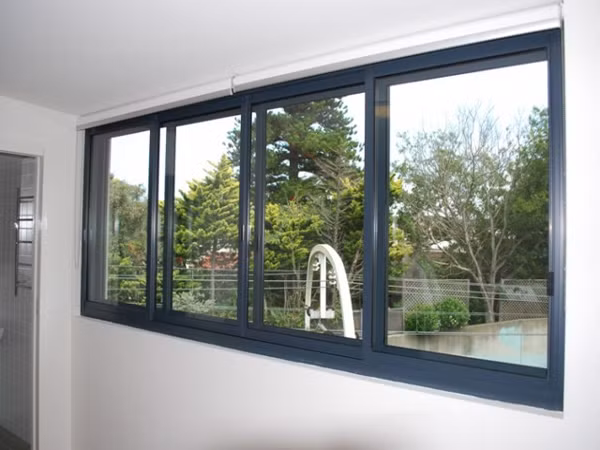 Một mẫu cửa sổ trượt có thiết kế đơn giản khác bạn có thể tham khảo. Ảnh: Xingfacaocap.