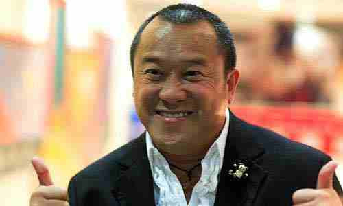 Tằng Chí Vĩ : Tháng 6/2004, Tằng Chí Vĩ thành lập công ty Beijing Open brokers for the Performing Arts Co., Ltd, các nghệ sĩ thuộc quyền quản lý của công ty gồm Miêu Kiều Vỹ, Vương Lợi Nhân. Số vốn quản lý của công ty lên tới 200 triệu Nhân dân tệ.