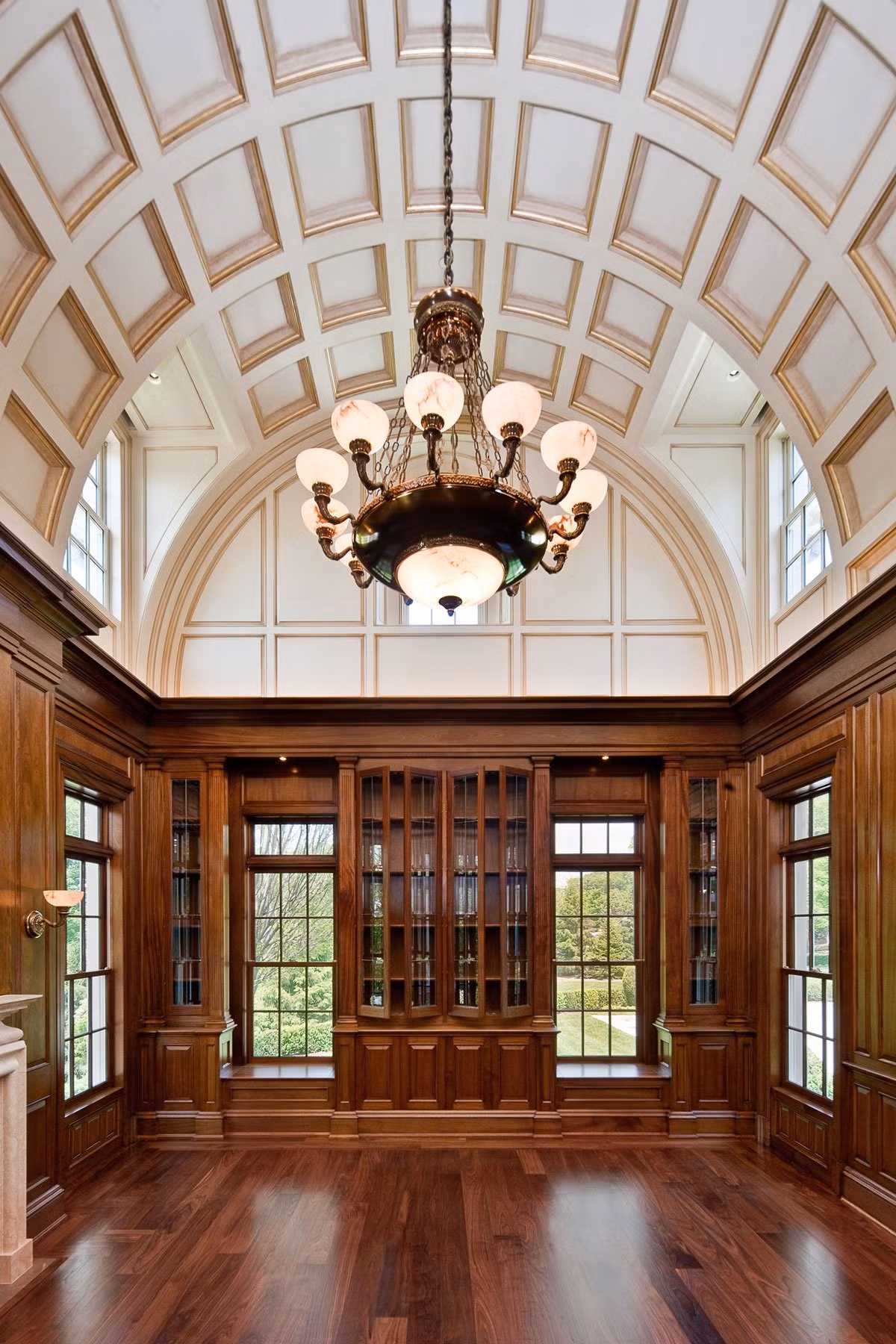 Chưa kể đến, nhiều nơi vòm trần được trang trí bằng vàng ròng theo kiến trúc của thư viện.