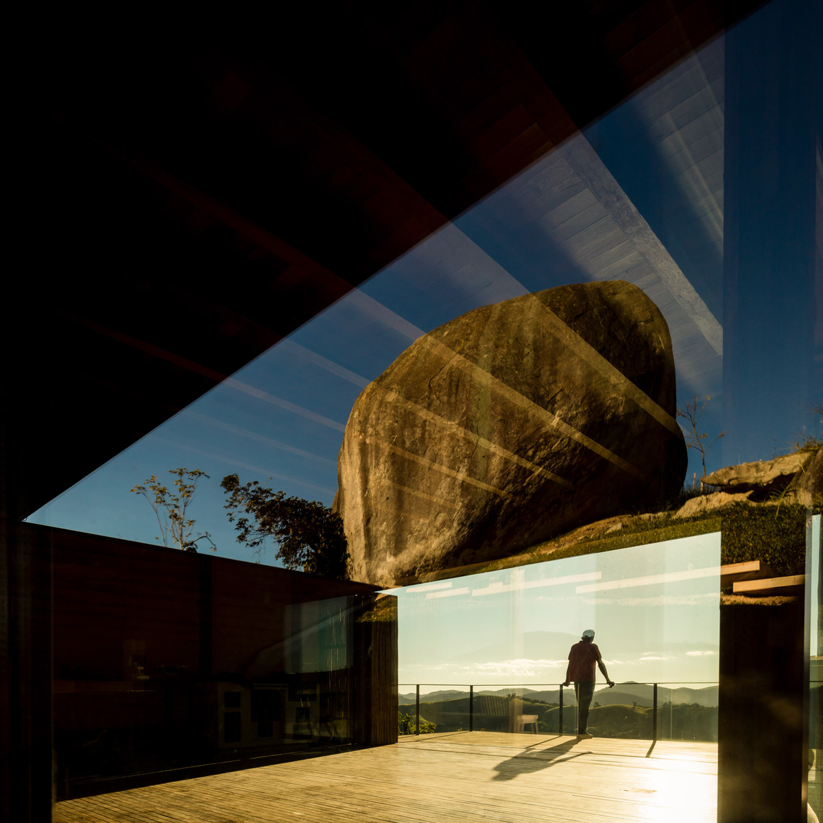 Các không gian sống bên trong ngôi nhà có thiết kế mở.