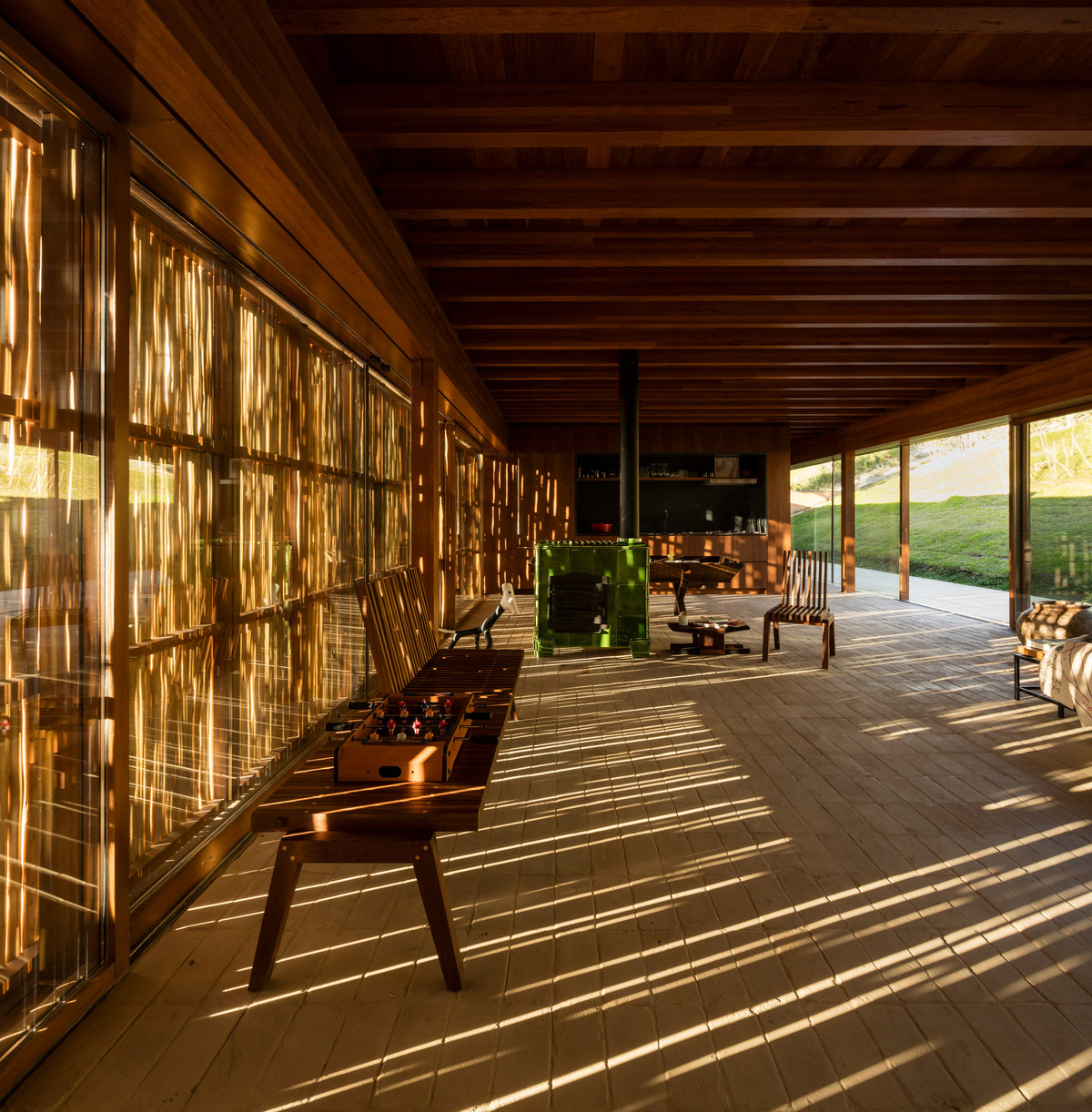 Nước mưa cũng được thu thập, tích trữ và xử lý để tưới cho khu vườn.