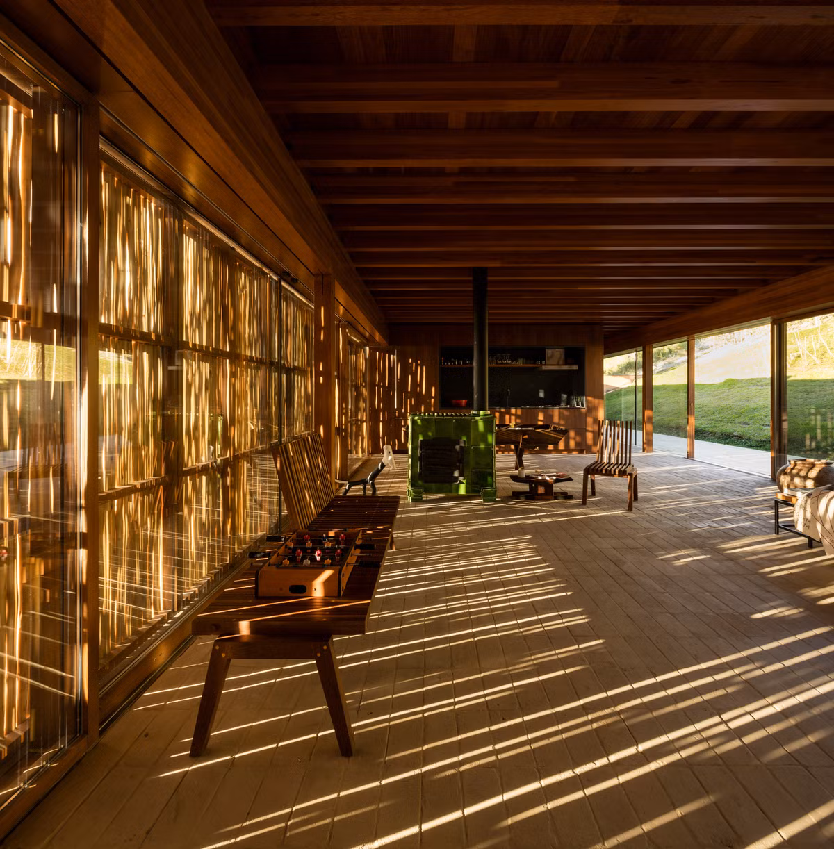 Nước mưa cũng được thu thập, tích trữ và xử lý để tưới cho khu vườn.