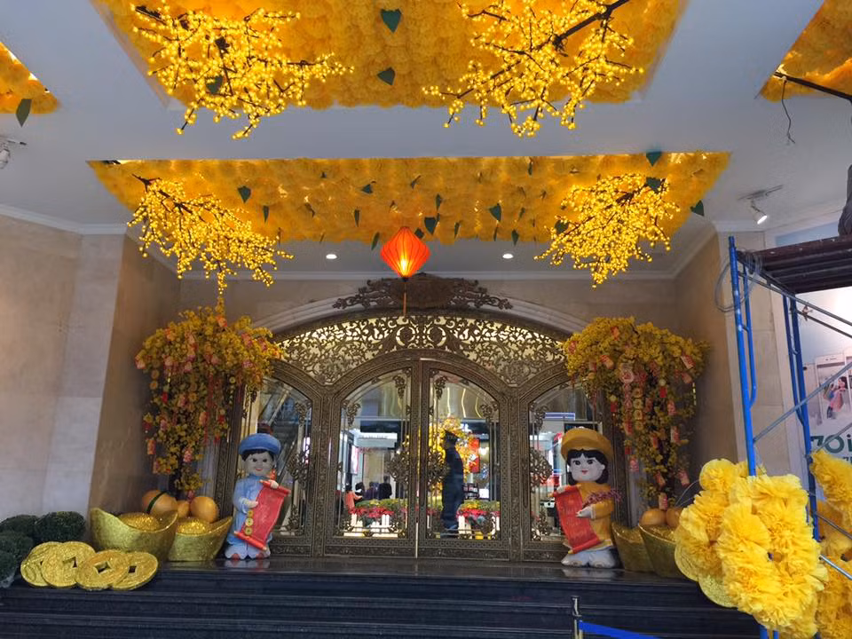 Tone màu trang trí chủ đạo là màu vàng sang trọng.