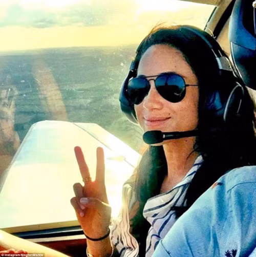 Dù đi đâu, tình nguyện, nghỉ dưỡng hay công việc Meghan cũng đều di chuyển bằng chuyên cơ, rất hiếm khi dùng máy bay thương mại.