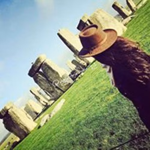 Cuộc sống của nữ MC xinh đẹp không chỉ có đồ hiệu và mua sắm. Sau những giờ lên sóng truyền hình, cô gái trẻ còn dành thời gian đi du lịch khắp năm châu.