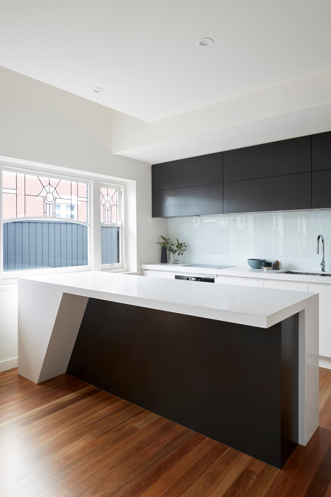 Ngoi nha thoat nhin tuong xau xi nhung ben trong dep bat ngo-Hinh-4