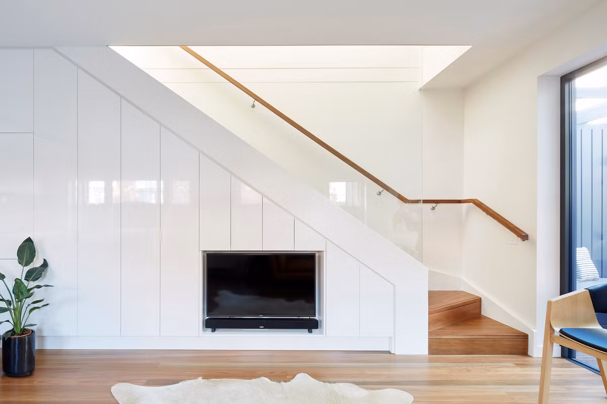 Ngoi nha thoat nhin tuong xau xi nhung ben trong dep bat ngo-Hinh-9