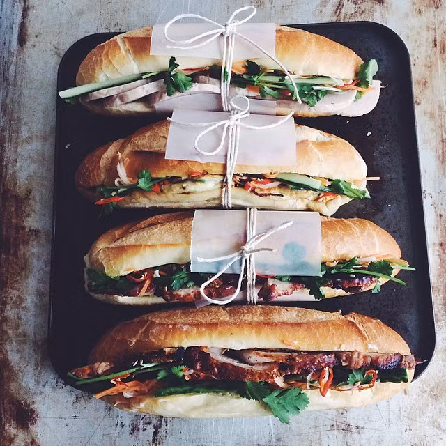 Ngoài ra, trong các chuyến công du nước ngoài của mình, Tổng thống Mỹ Obama cũng rất ưa thích các món Sandwich đơn giản.