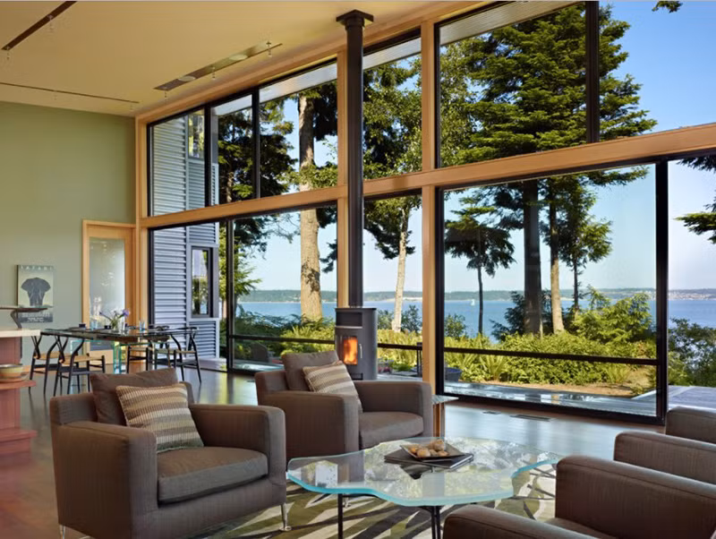Port Ludlow House sở hữu tầm nhìn tuyệt vời ra khung cảnh xung quanh.