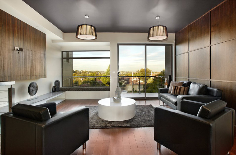 353 Mascoma Street Strathmore Heights Victoria Australia là sự kết hợp hài hòa giữa các vật liệu khác nhau của trần, sàn và tường.