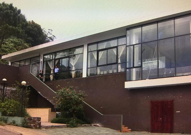 Cơ quan điều tra hiện đã phong tỏa, ngừng mọi giao dịch đối với khu biệt thự này. Ảnh: Người đưa tin.