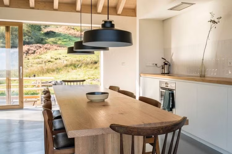 Phòng bếp gọn gàng và sạch sẽ.