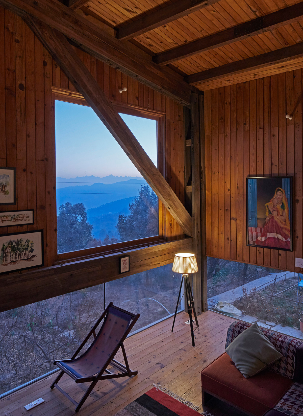 Chất liệu gỗ mang đến cảm giác gần gũi với thiên nhiên và tạo ra được sự kết nối với khung cảnh xung quanh.