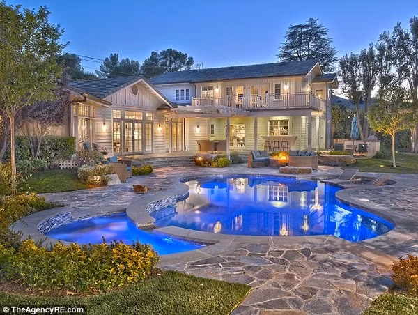 Đối với thị trường bất động sản thì căn biệt thự này hoàn hảo và sang trọng rất phù hợp để tụ tập bạn bè. Nó cũng không phải là quá đắt, chỉ gần 4,5 triệu đô.