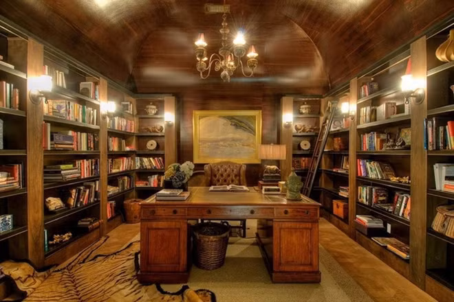 Phòng đọc sách lớn như một thư viện với đầy đủ tiện nghi nhất.