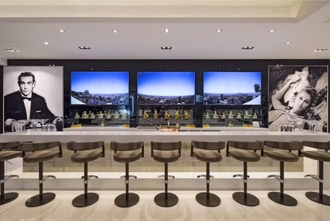 Với một quán bar thế này thì chẳng cần phải bước ra khỏi cửa mới được thư giãn.