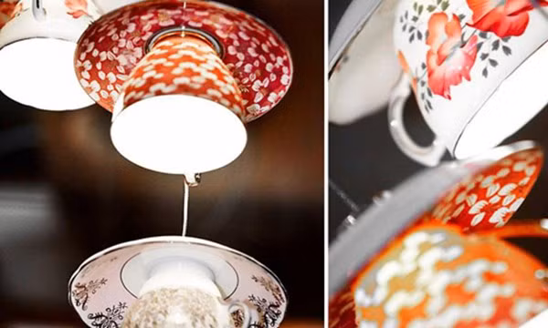 Một chiếc đèn chùm độc đáo từ bộ bát đĩa cùng hoa văn để phòng ăn thêm phần ấn tượng.