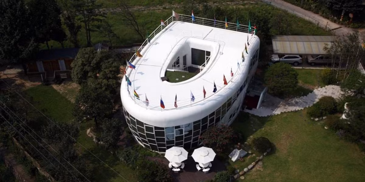 Và nhìn từ trên cao xuống.