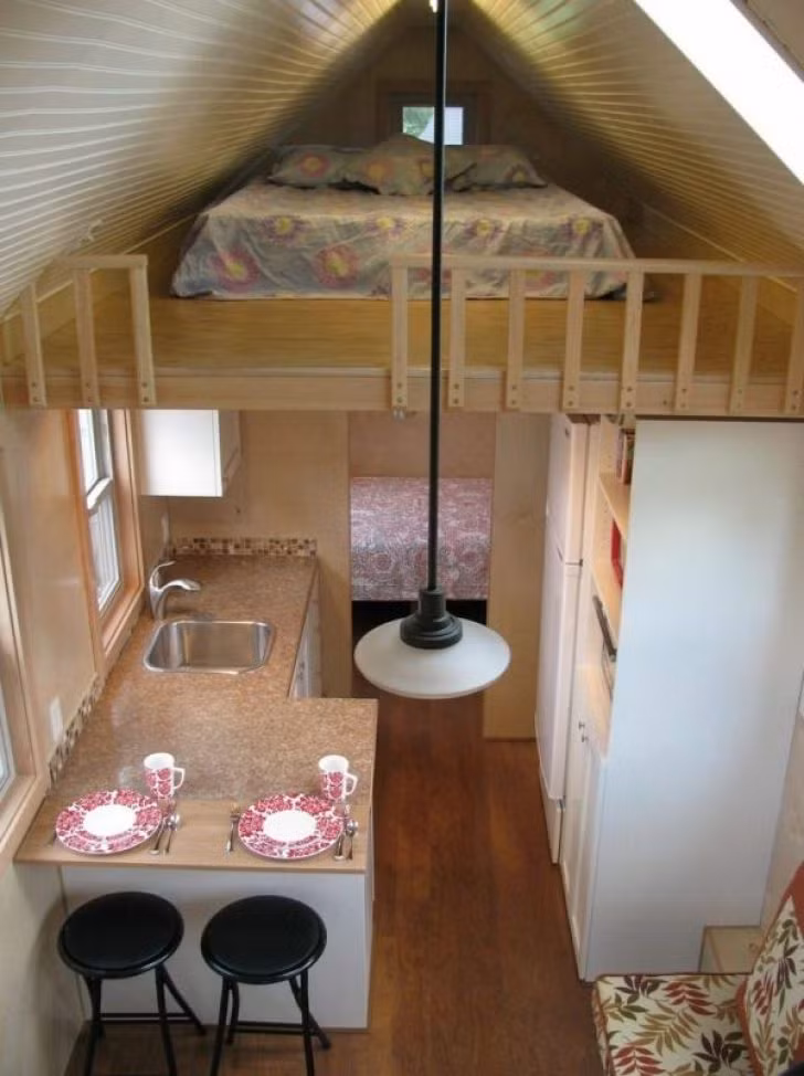 Nội thất trong căn hộ có diện tích 20m2 cần được tiết chế và sắp xếp gọn gàng, không nên quá “tham” bày biện sẽ khiến không gian trở nên ngột ngạt, rối mắt. Ảnh: halores.