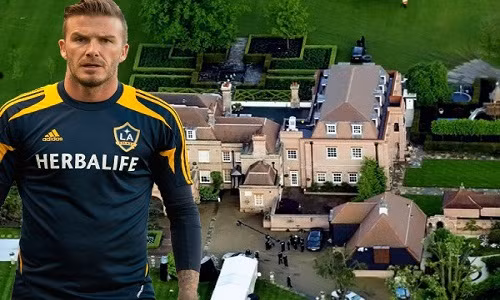 Ngôi biệt thự Beckingham Palace ở Anh này gắn liền với tên tuổi của cặp đôi Beck - Vic. Cặp đôi đã mua nó vào năm 1999 và đổi tên thành Beckingham Palace. Biệt thự mang phong cách Georgia vào những năm 30 của thế kỷ trước gồm 7 phòng ngủ và khuôn viên trải dài gần 7 héc-ta. 