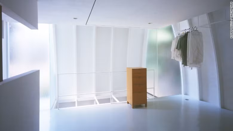 Màu sắc chính của những ngôi nhà này là màu sắc đơn giản, nhẹ nhàng để đánh lừa thị giác. Kiến trúc sư thích màu sắc từ chính vật liệu chứ không dùng màu sắc sơn hay vẽ.