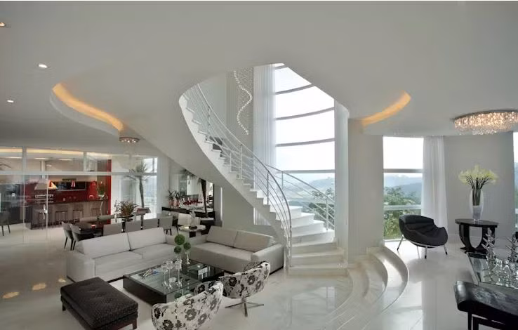 Nằm gọn gàng ở một góc nhà, mẫu cầu thang xoắn ốc trắng tinh khôi khiến không gian bên trong ngôi nhà trở nên sang trọng hơn hẳn. Ảnh: Homify.