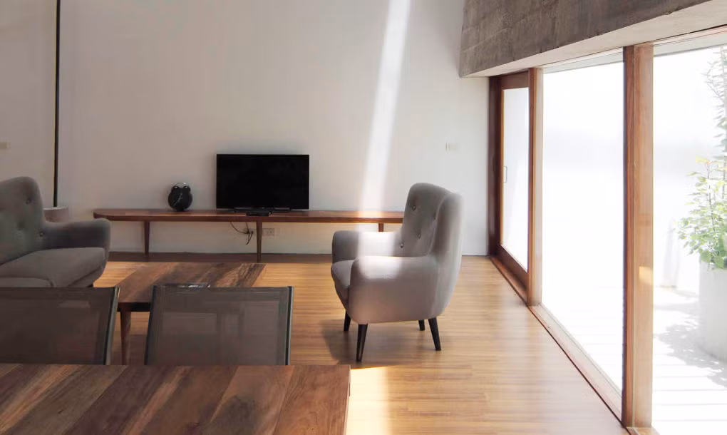 Diện tích của khu vườn này không nhỏ nhưng nó lại tạo thành một hàng rào xanh để chống lại với ô nhiễm không khí, tiếng ồn và cải thiện chất lượng không khí nóng bức của miền Trung.