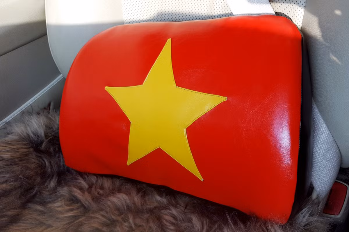 Ngay khi sản phẩm được đưa ra thị trường đã nhận được sự đón nhận của rất nhiều khách hàng. Chỉ trong một ngày mà cửa hàng nhận được hơn 200 đơn hàng. Hiện tại, đơn hàng vẫn tiếp tục tăng và nhân viên tại đây đang nỗ lực hết sức để kịp giao cho khách trước trận chung kết lịch sử của U23 Việt Nam.